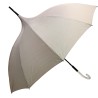Lange beige pagodeparaplu met witte stippenprint